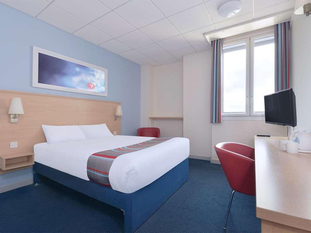 Travelodge Leeds Colton Garforth Room photo